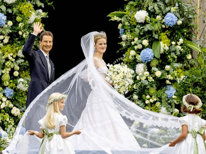 Princeza Marija Karolina sa suprugom na venčanju u Vaduzu