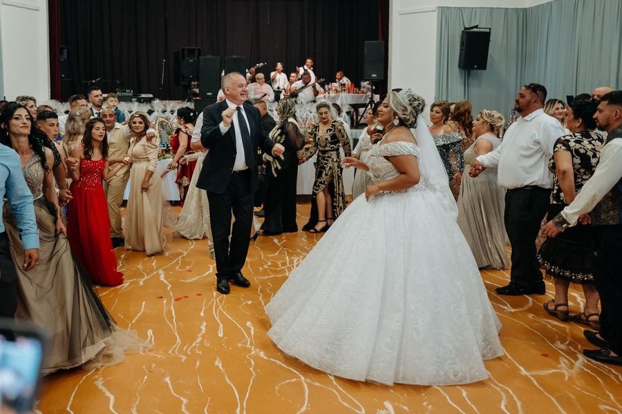 Exprezident Andrej Kiska sa zabával na svadbe. 