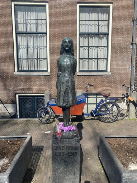 Pomnik Anne Frank w Amsterdamie