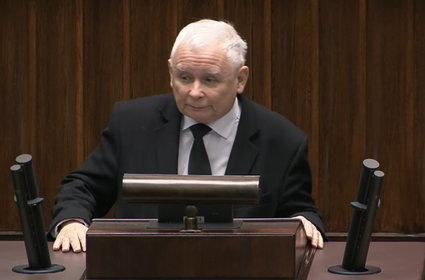 Jarosław Kaczyński znów wszedł na mównicę "bez trybu". Zaatakował Tuska