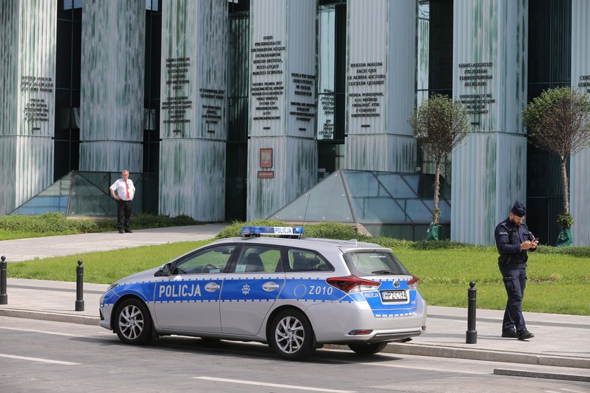 Groza w Warszawie. Ewakuowano Sąd Najwyższy i IPN