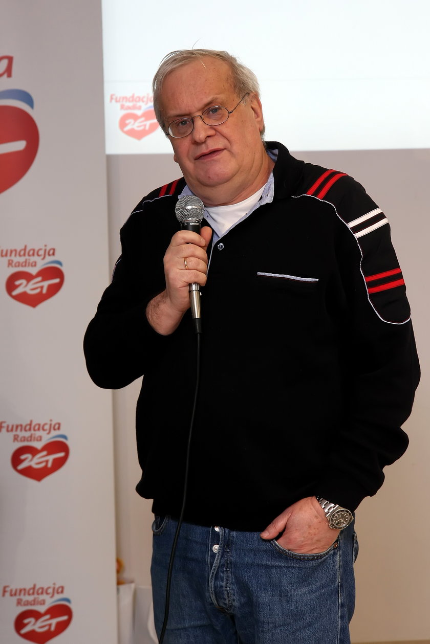 Janusz Weiss z mikrofonem