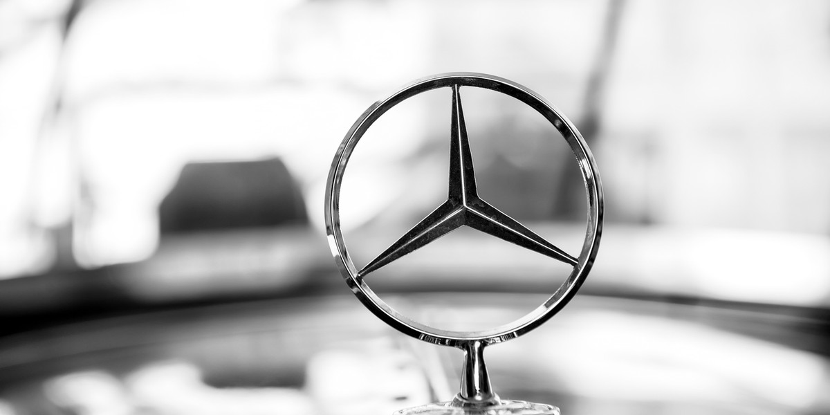 Pod względem liczby sprzedanych samochodów, Mercedes-Benz jest liderem rynku premium w Polsce. W tym segmencie mimo kryzysu COVID-19 odnotowano mniejsze spadki niż w motoryzacji ogółem. 