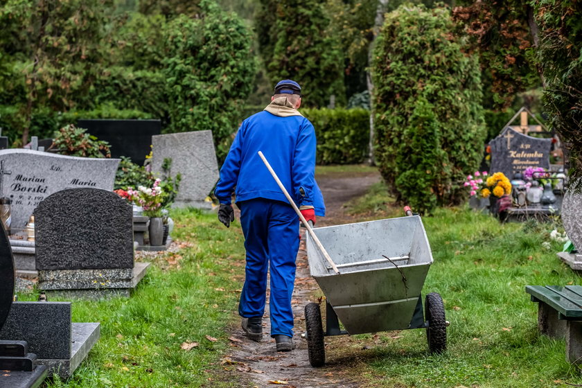 Posprzątają groby seniorom