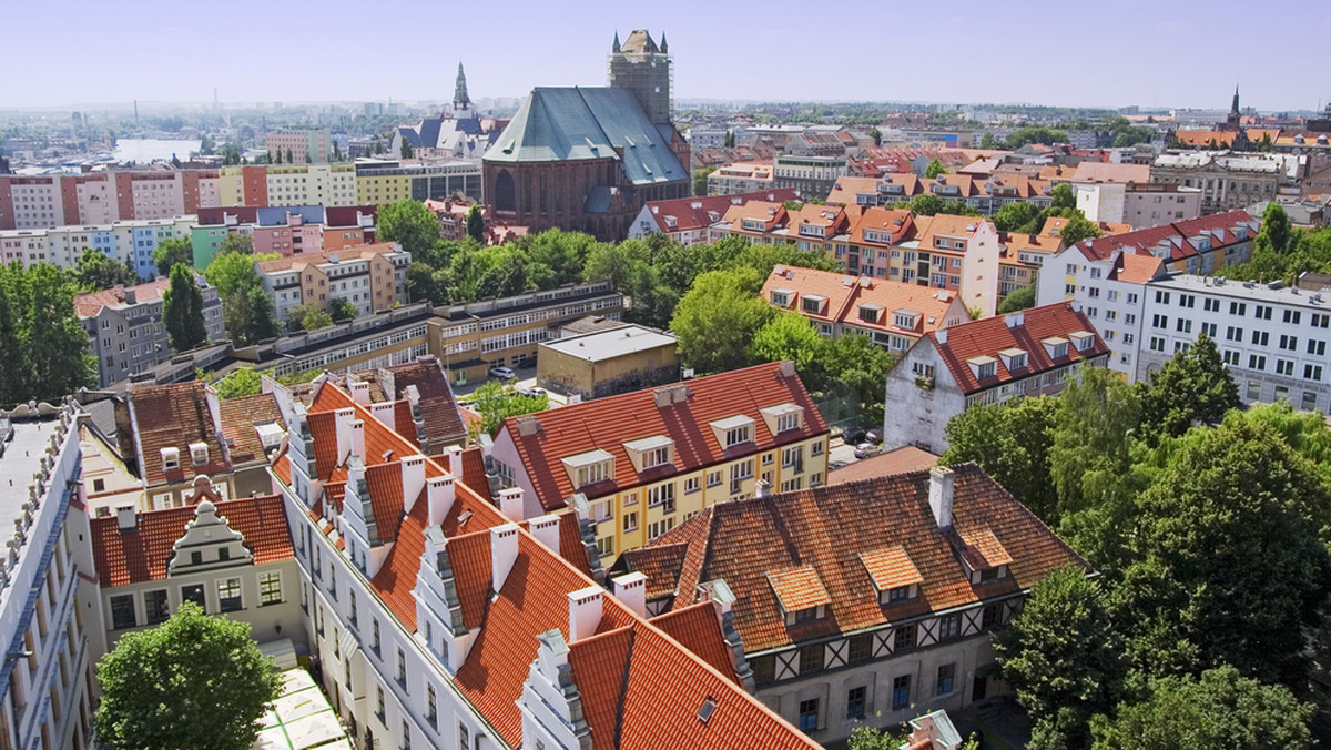 Dziś od godziny piątej rano została przywrócona stała organizacja ruchu w rejonie Wałów Chrobrego w Szczecinie. Jak informuje "Głos Szczeciński" przejezdna jest ponownie ul. Jana z Kolna.