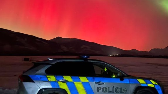 Policajti na Liptove zachytili polárnu žiaru. 