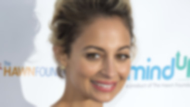 Nicole Richie (przybrana córka Lionela Richie) świętuje rocznicę adopcji. Pokazała zdjęcie z dzieciństwa