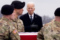 Ciała amerykańskich żołnierzy wróciły z Jordanii do USA. Biden był wyraźnie wzruszony