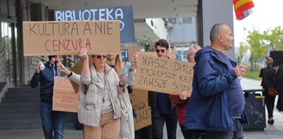 Chaos, mobing i cenzura. Ludzie mają już dość. Protest bibliotekarzy z Łodzi. FILM