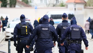 Pensje rosną, chętnych przybywa, wakatów też. Dlaczego Polacy odchodzą z mudnurówki?