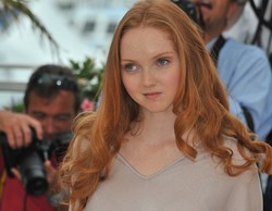 Lily Cole ścigana i pożądana przez wszystkich w nowym klipie Yeah Yeah Yeahs