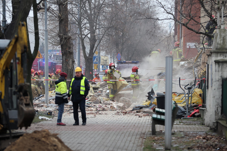 Akcja służb na miejscu wybuchu w Katowicach