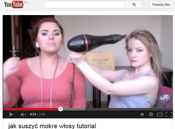 Zabawna parodia internetowych tutoriali: "Jak suszymy mokre włosy"