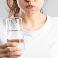 Szájöblítés étkezés után: csökkentheti a bevitt kalóriák számát?