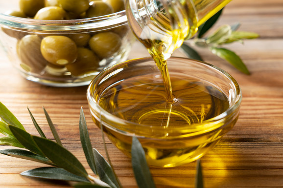 Maslinovo ulje je pravo tečno zlato! Suša ugrožava najvećeg svetskog proizvođača, cene lete u nebo