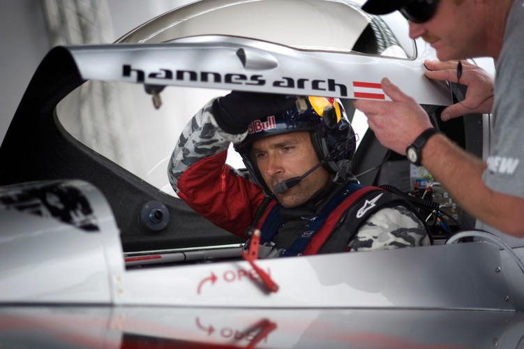 Hannes Arch podczas lotu słucha „Czterech pór roku” Vivaldiego