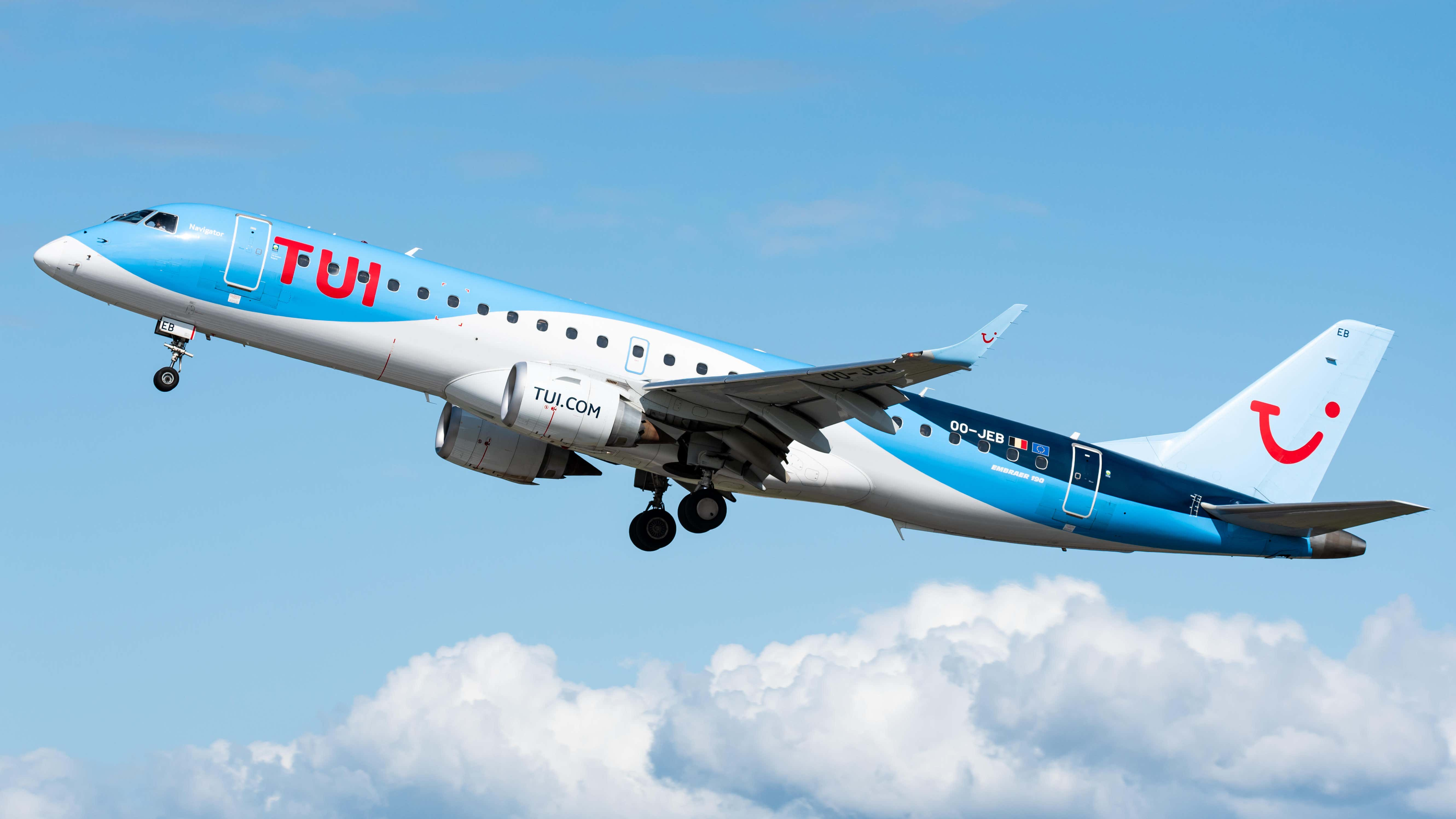 Tui posts record €1.46bn earnings but warns of challenging year ahead