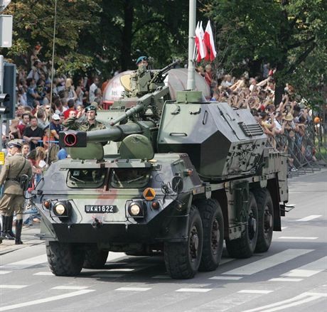 15 08 2007WARSZAWASWIETO WOJSKA POLSKIEGOWOJSKOPARADA W AL UJAZDOWSKICHFOT DAMIAN BURZYKOWSKI / FAKT