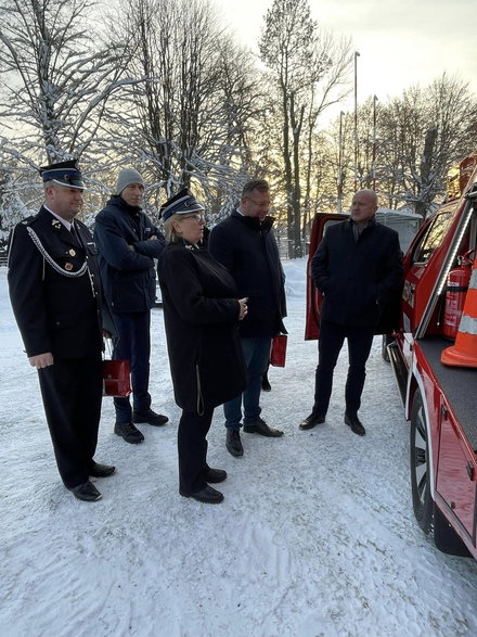 Nowy ratowniczo-rozpoznawczy samochód pożarniczy dla OSP Góra - 19.12.2022 - autor: UG Miedźna