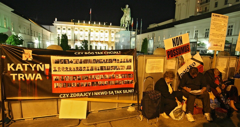 WARSZAWA KRZYŻ POD PAŁACEM PREZYDENCKIM