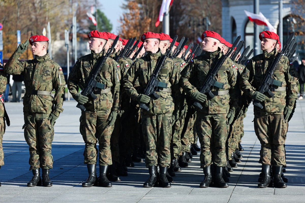 Czy istnieje moralny obowiązek obrony ojczyzny? Prawie połowa Polaków nie stawiłaby się do obrony kraju