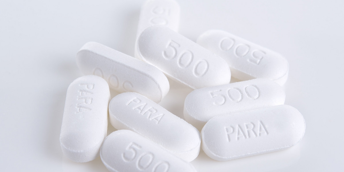 Czy paracetamol jest bezpieczny w ciąży? Paracetamol od lat jest substancją o działaniu przeciwbólowym i przeciwgorączkowym dozwoloną dla ciężarnych. Jednak grupa uczonych apeluje do przyszłych matek o rozwagę i odpowiedzialne przyjmowanie leku.