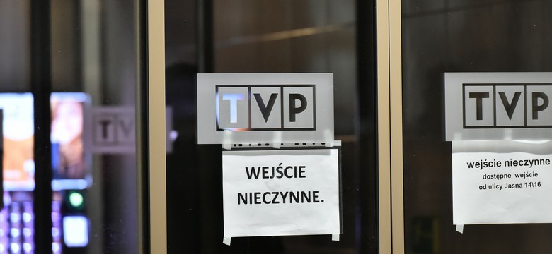 Siedziba TVP na placu Powstańców zamknięta do odwołania. Posłowie PiS już nie wejdą