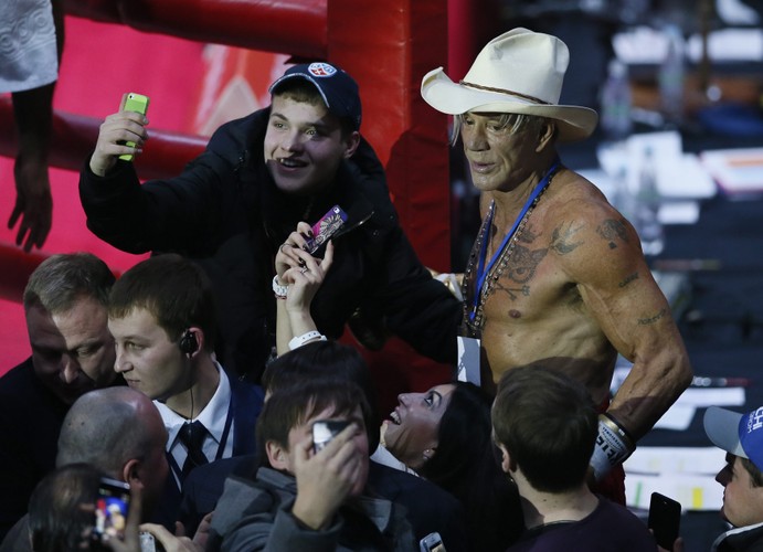 Mickey Rourke znokautował rywala. Elliot Seymour przegrał z 62-latkiem już II rundzie