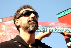Serj Tankian jazzująco z Erywania do Paryża