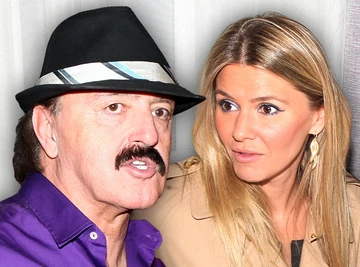 "TO JE PONIŽAVAJUĆE ZA ŽENU" Melina Džinović šta je proživaljavala u ČETIRI ZIDA sa Harisom: "Proveravala sam mu telefon, kreditne kartice..."