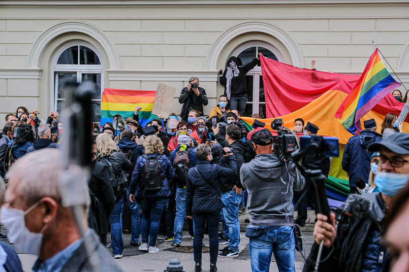 Kilkadziesiąt osób protestowało pod UW