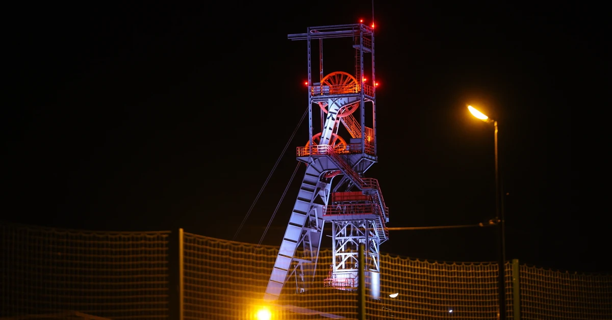 Wstrząs w kopalni Knurów. Trwa akcja ratownicza, z jednym górnikiem nie ma kontaktu