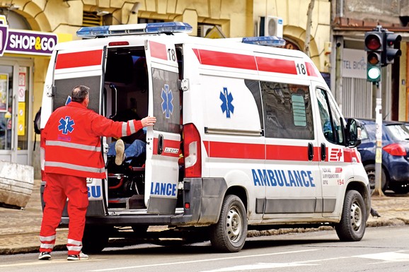 Vozilo hitne pomoći preuredila u svoj 