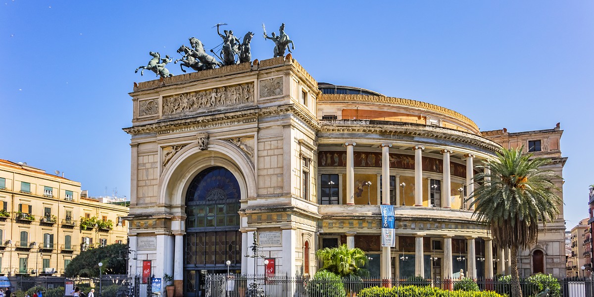 Teatr Politeama, gdzie odbędzie się urodzinowa kolacja.