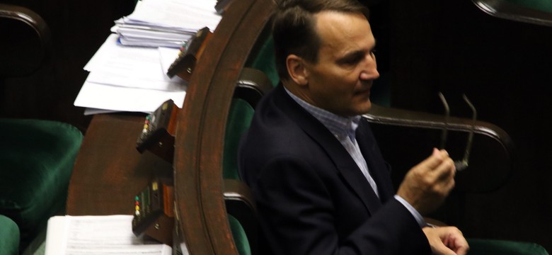 Sikorski nie kandyduje przez taśmy? Polityk PiS: PO wie o kolejnych nagraniach...