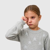 Kislányom úgy esett, hogy erősen beütötte a nemi szervét - lehet ebből baj? Az orvos válaszol