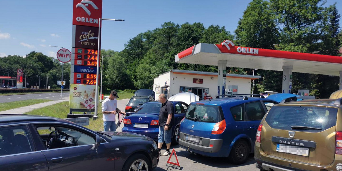 "Blokujemy Orlen". Protesty kierowców przeciwko cenom paliw.