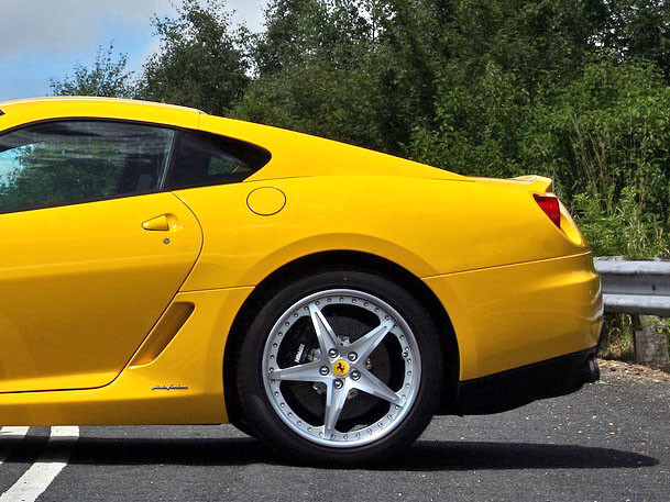 Ferrari 599 HGTE: pakiet dla koneserów (wideo)