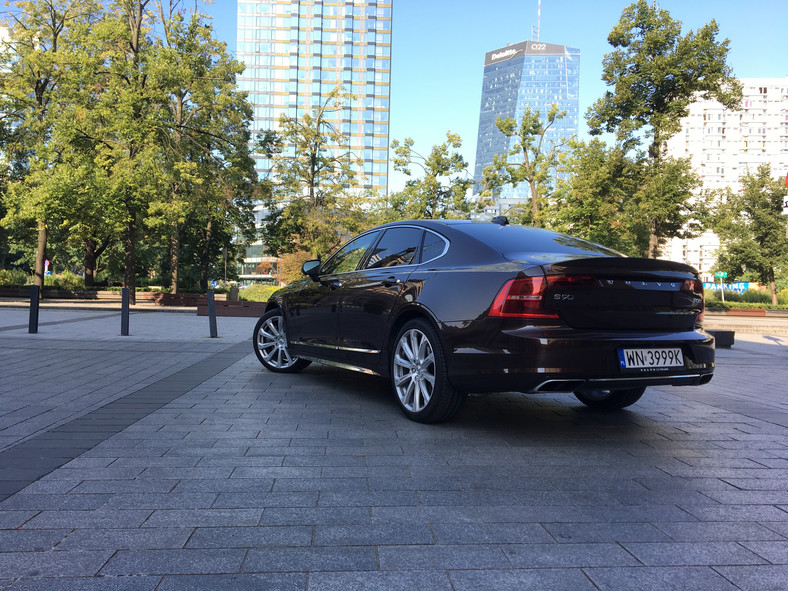 Volvo S90 T8 Inscription – Hybryda nie do oszczędzania