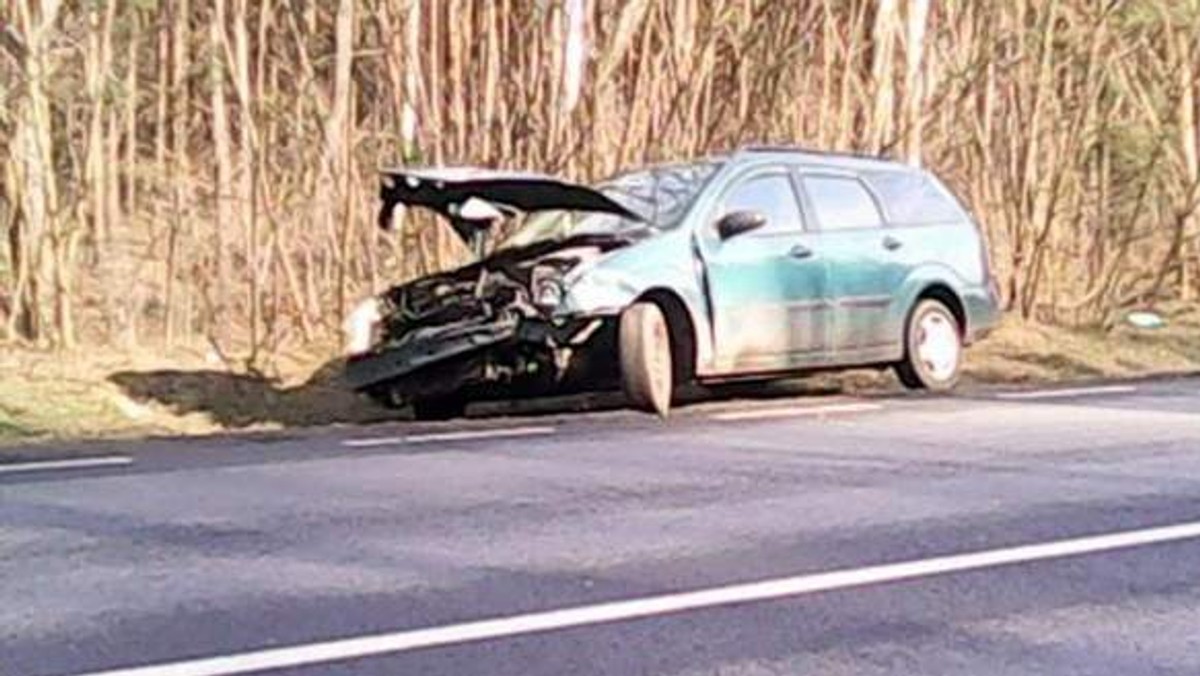 Pijany kierowca forda uderzył w bok busa. Mężczyzna został zatrzymany przez policję - podaje "Gazeta Lubuska".