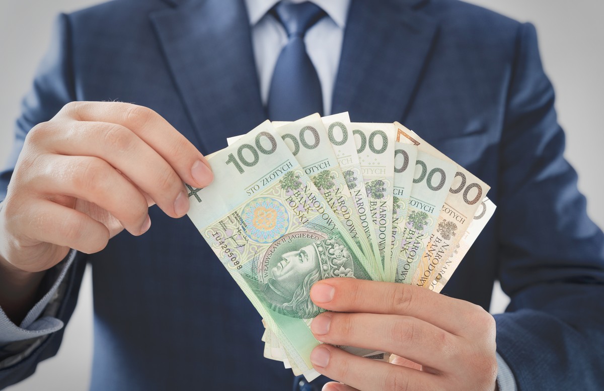 Nawet 1488,04 zł podwyżki od 1 lipca. Tysiące Polaków dostanie spory zastrzyk gotówki