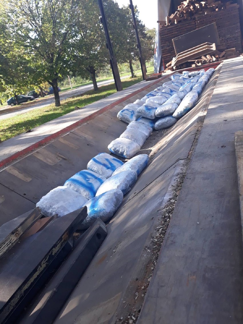 Konstrukcija kamiona puna droge