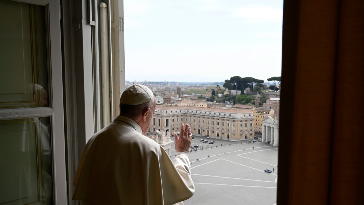 Papież Franciszek wyraził uznanie dla kobiet, które otaczają opieką innych podczas pandemii koronawirusa. Zwracając się do wiernych z Watykanu zapewnił o swej modlitwie za kraje dotknięte obecnym kryzysem, w tym Włochy , USA, Hiszpanię i Francję.