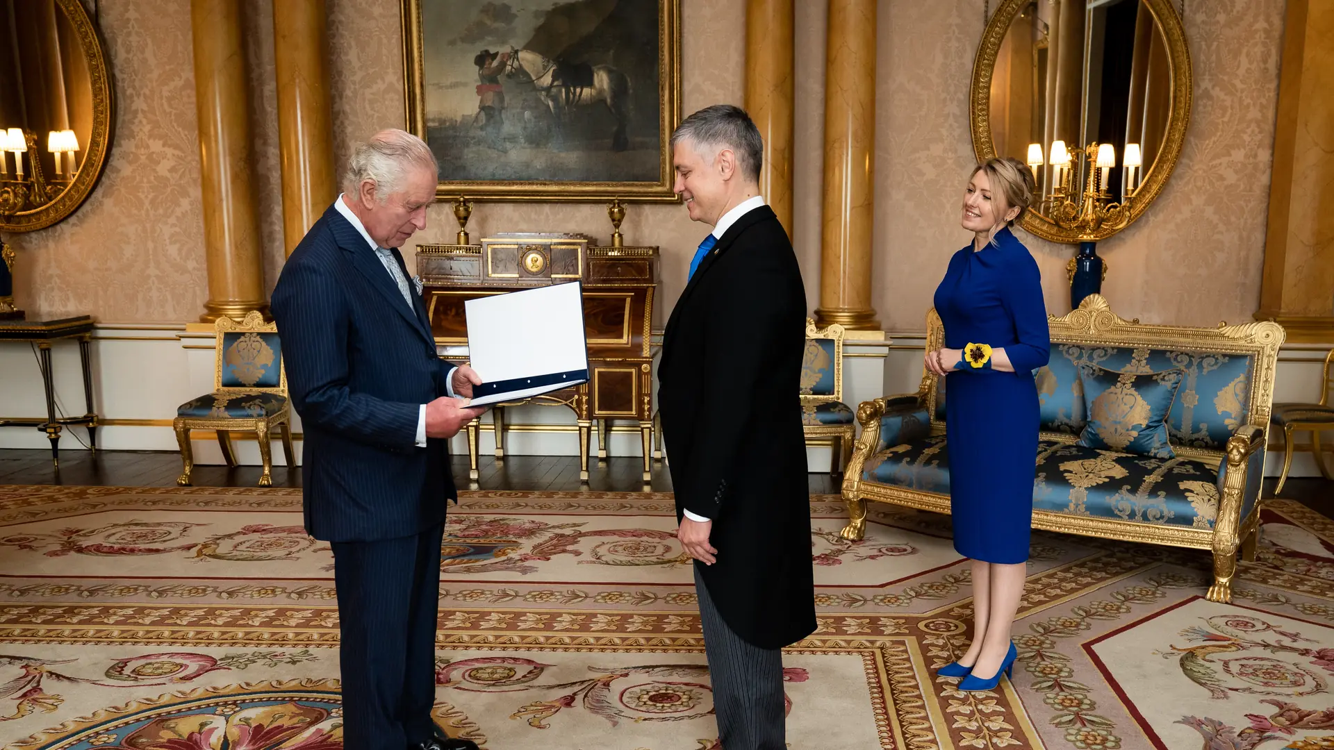 Król Karol III pozbył się pamiątki po matce. Nie pasowała mu do gabinetu