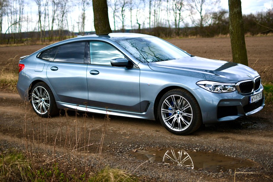 BMW 640d Gran Turismo to aerodynamiczny liftback. Czerpie zarówno ze stylistyki eleganckiej serii 7, jak i sportowego GT serii 5. 