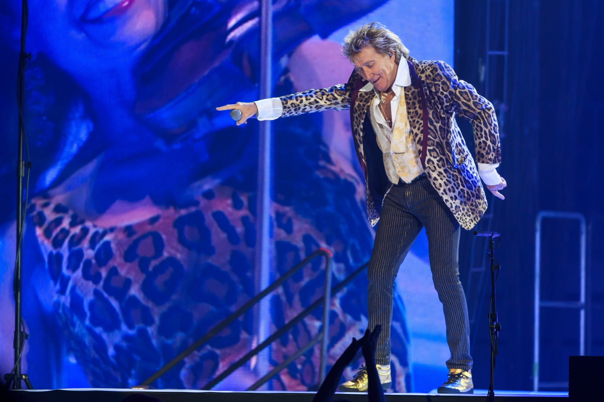 Anglický spevák Rod Stewart počas vystúpenia na koncerte v Bratislave 22. mája 2024.