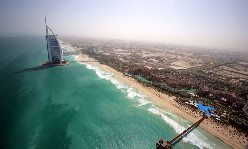 Dubaj, widok na miasto i hotel Burj al-Arab