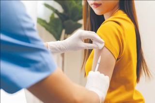 Szkolna akcja szczepień pod ostrzałem