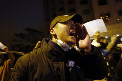 Protesty w Chinach. Na czym polega polityka zero covid?