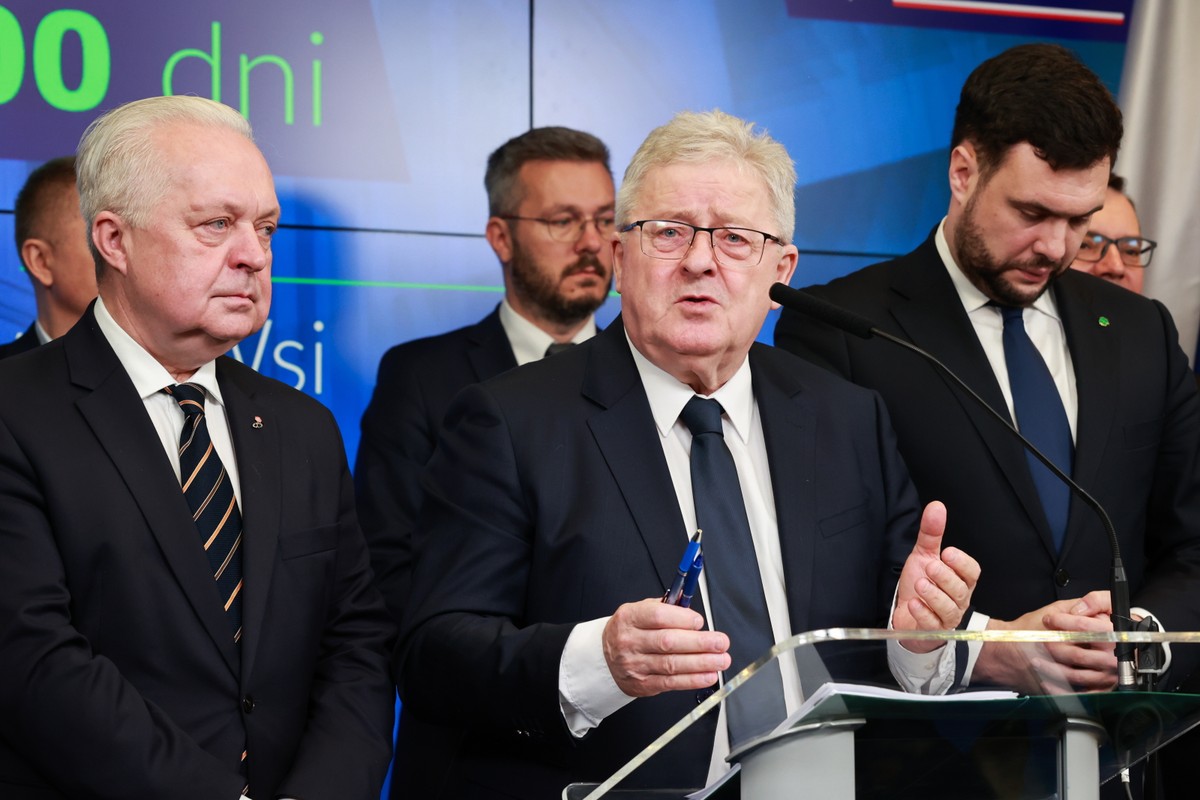 Minister rolnictwa i rozwoju wsi Czesław Siekierski